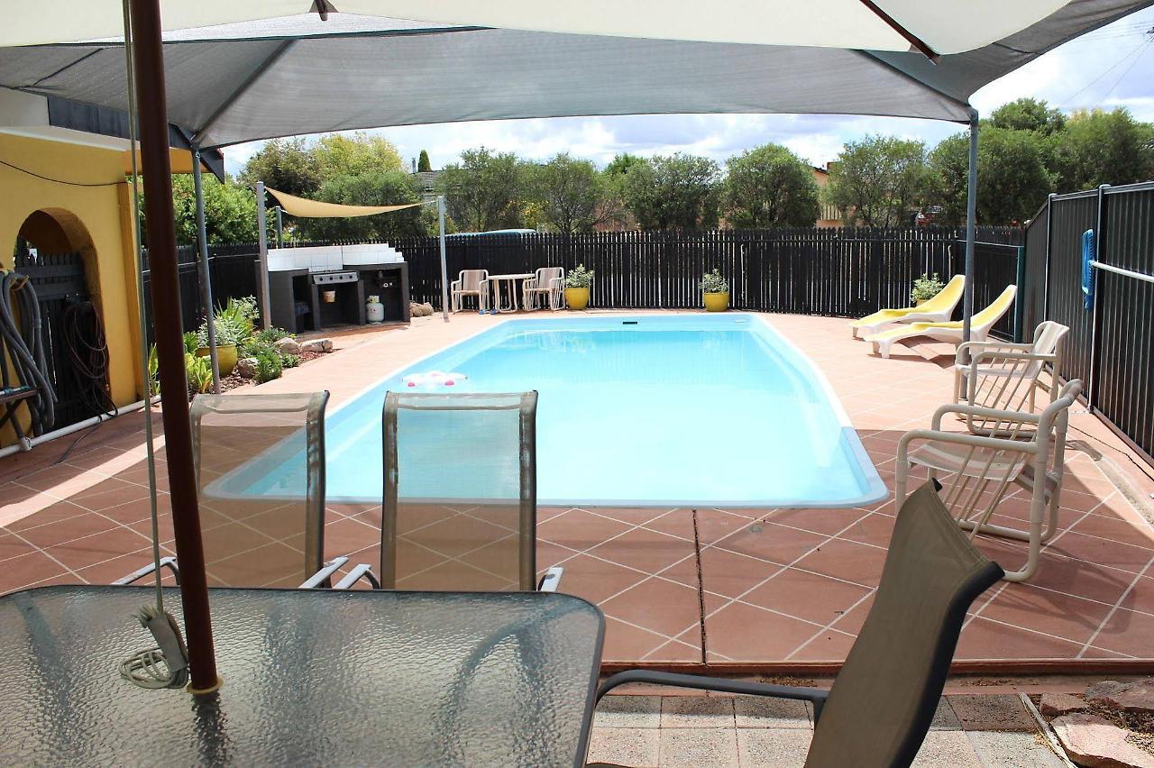 Twin Swans Motel Inverell Exteriör bild